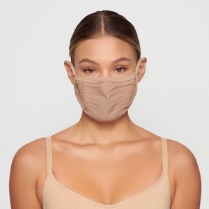 SKIMS FACE MASK IN CLAY